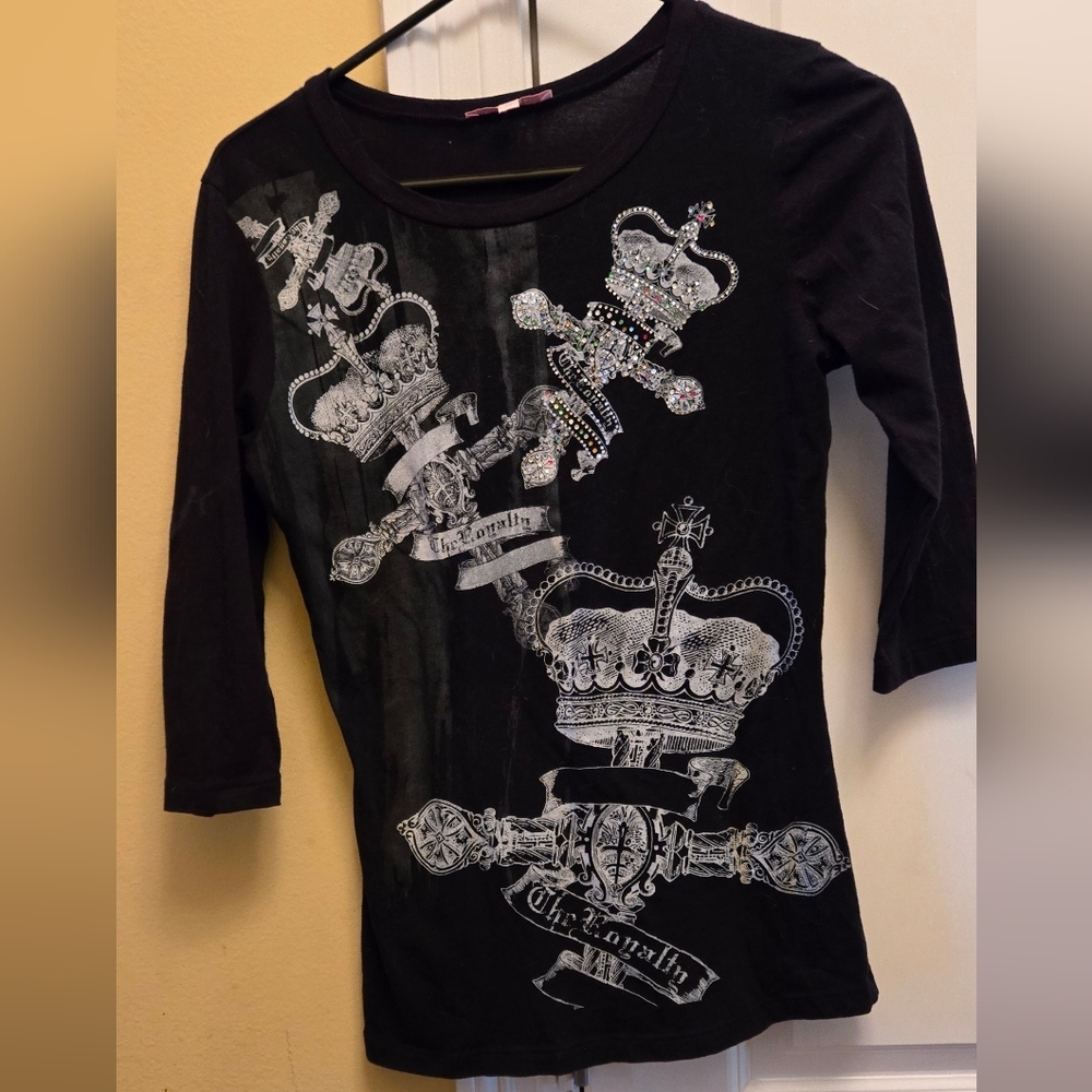 Romeo & Juliet Couture Womens Y2k Graphic Black The Royalty 3/4 Sleeve T-Shirt